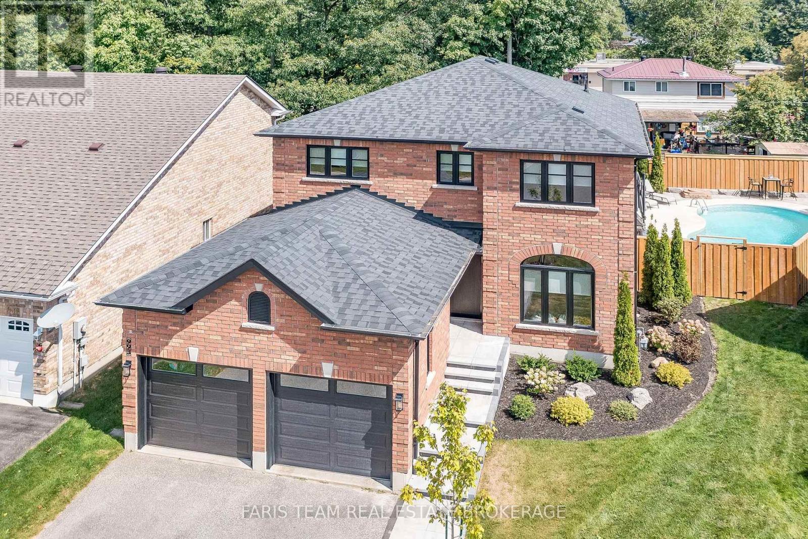 Photo 1 at 993 Whitney Crescent